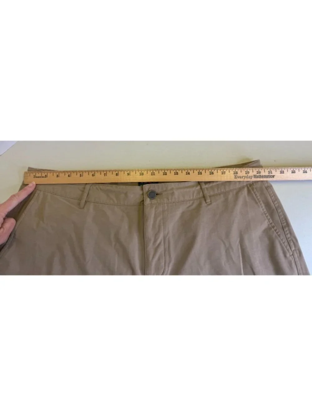 Faherty All Day Shorts Mens 40 Khaki Tan Performance Stretch Casual Lightweight